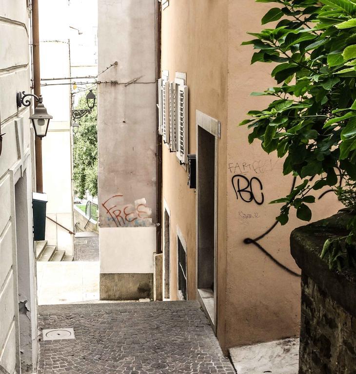 Casa Vacanze All'Angolo Trieste Exteriör bild