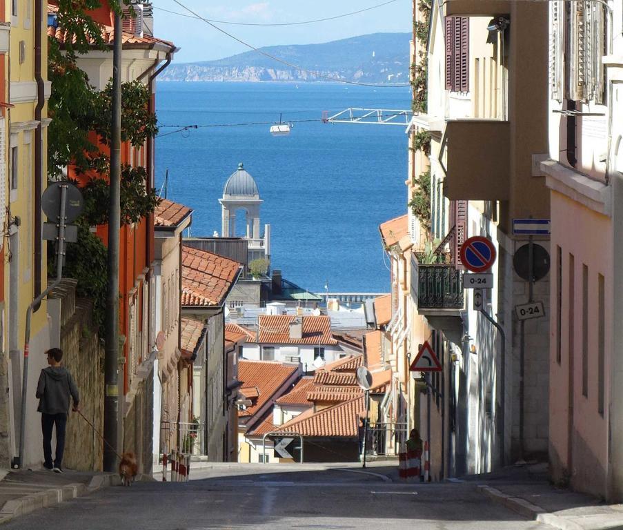 Casa Vacanze All'Angolo Trieste Exteriör bild