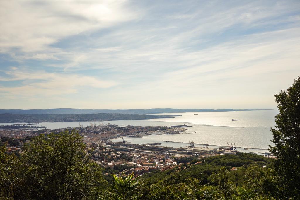 Casa Vacanze All'Angolo Trieste Exteriör bild